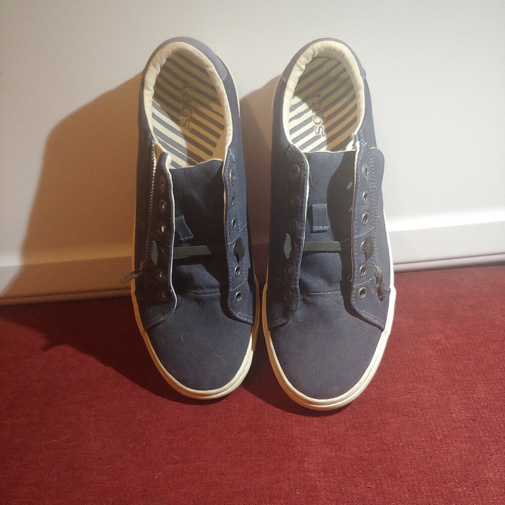 Taos ZipSide Comfort Sneakers – Style Meets Convenience